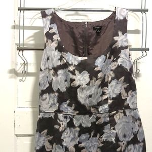 Sleeveless Floral dress.